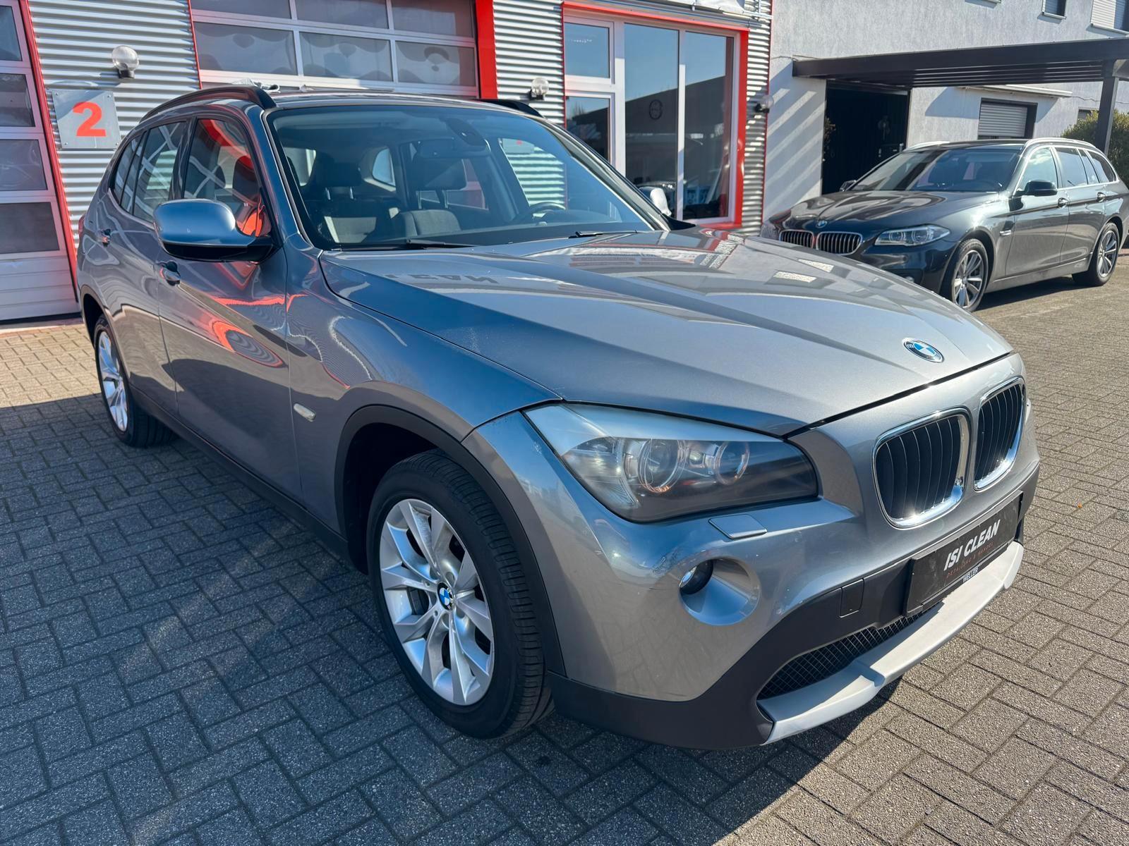 BMW X1 20 i xDrive (1-Hand!)