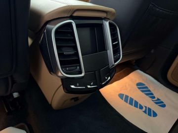 Porsche Cayenne - 12
