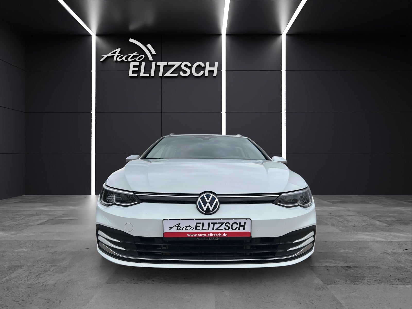 Fahrzeugabbildung Volkswagen Golf VIII Variant eTSI Active DSG LED ACC SH Rea