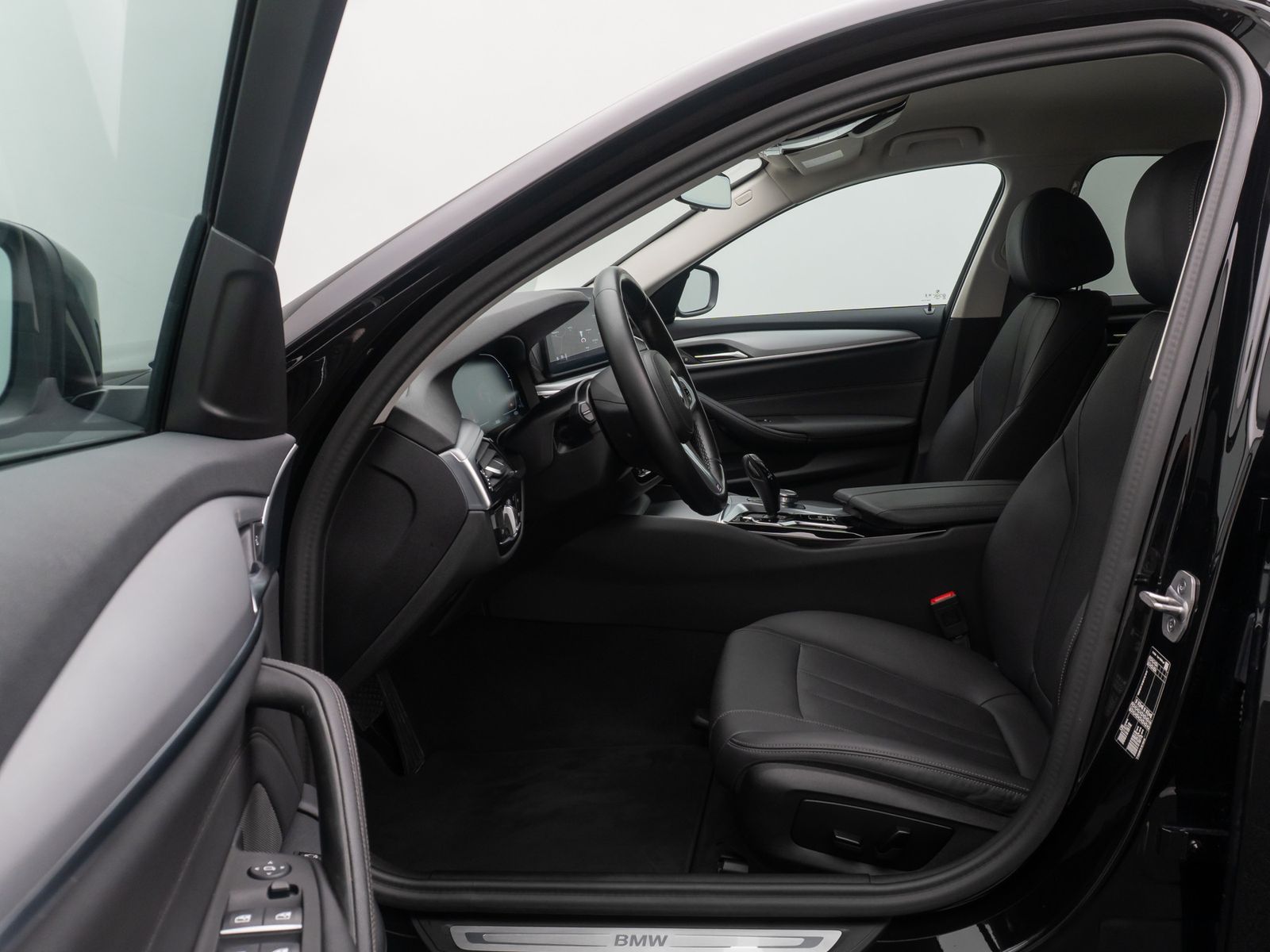 Fahrzeugabbildung BMW 520i Kamera DAB CockPitPro StandhzgAlarm LED