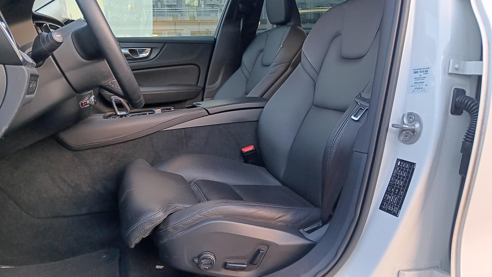 Fahrzeugabbildung Volvo V60 T6 Recharge AWD Plus Dark