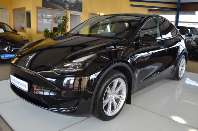 Tesla Model Y Basis RWD AUTOMATIK / NAVI / R-KAMERA