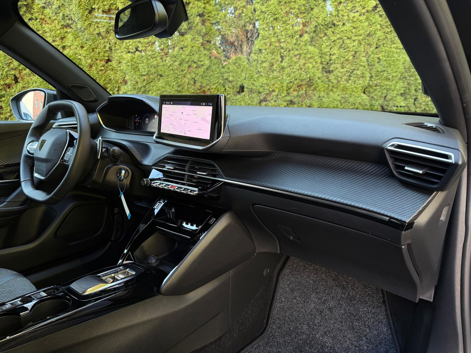 Fahrzeugabbildung Peugeot 2008 1.5Blue-HDI Allure LED+NAV+SHZ+AHK+KAM+VIRT