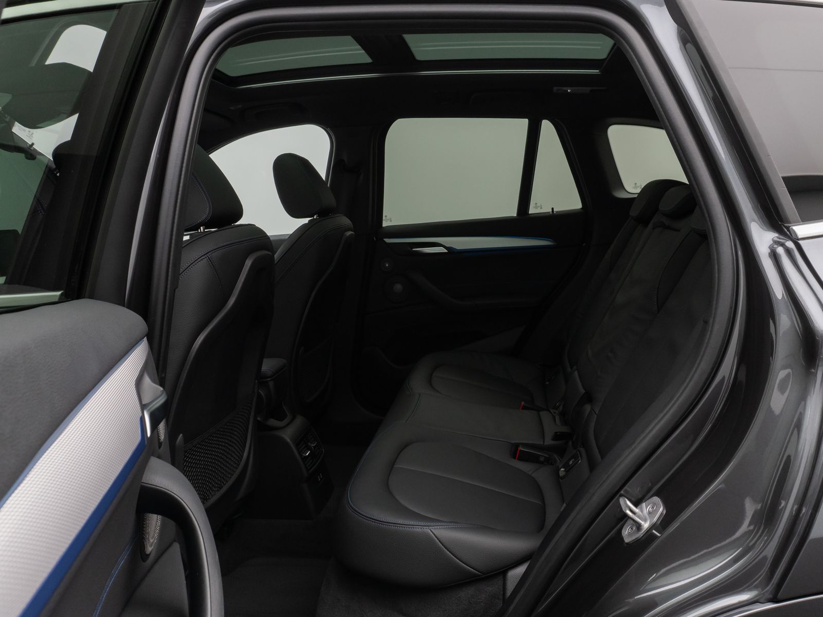 Fahrzeugabbildung BMW X1 xD25e M Sport Panorama Kamera HUD H/K Komfort