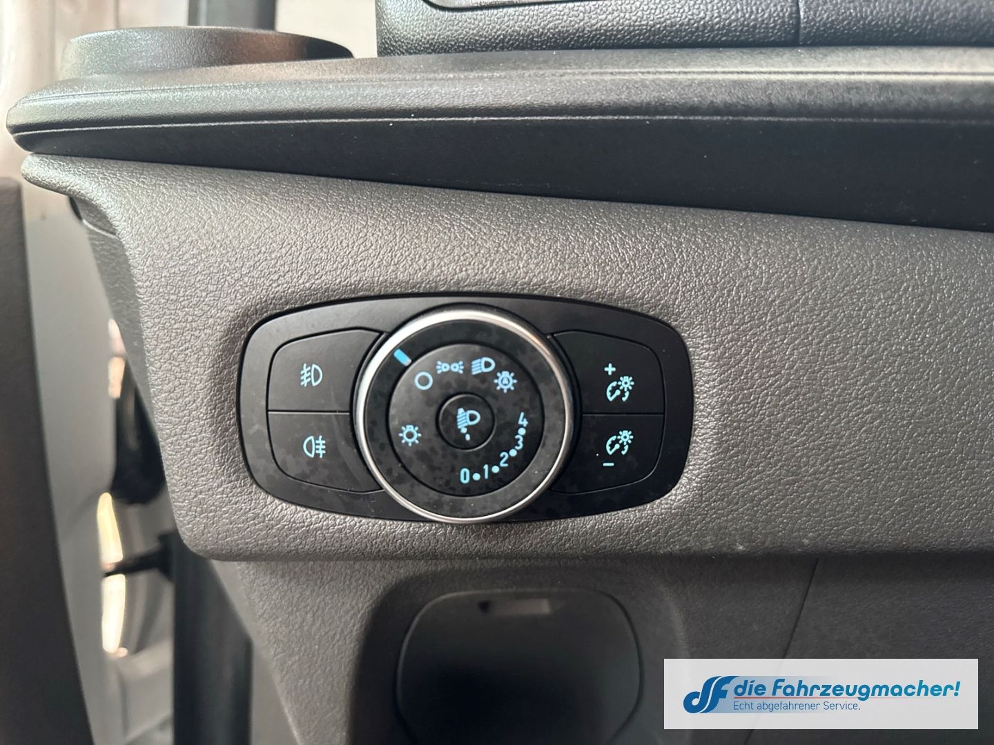 Fahrzeugabbildung Ford Transit Custom Kasten 300 L1 Trend Notbremsass.