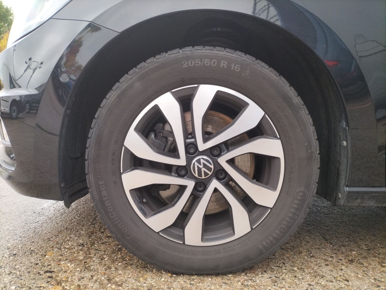 Fahrzeugabbildung Volkswagen Touran TSI Active STH LED Navi ACC Park-Assist S