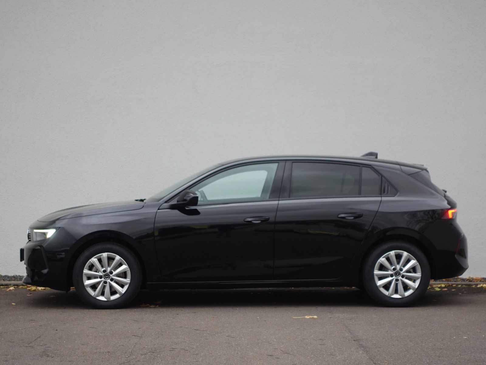 Fahrzeugabbildung Opel Astra Edition 1.2T,Navi,Kamera,Sitzhzg,AGR,LED