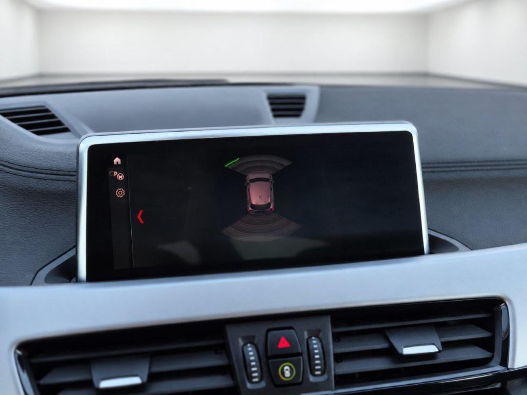 BMW X2 sDrive18i Aut. Advantage Driving Assistant – Bild 14