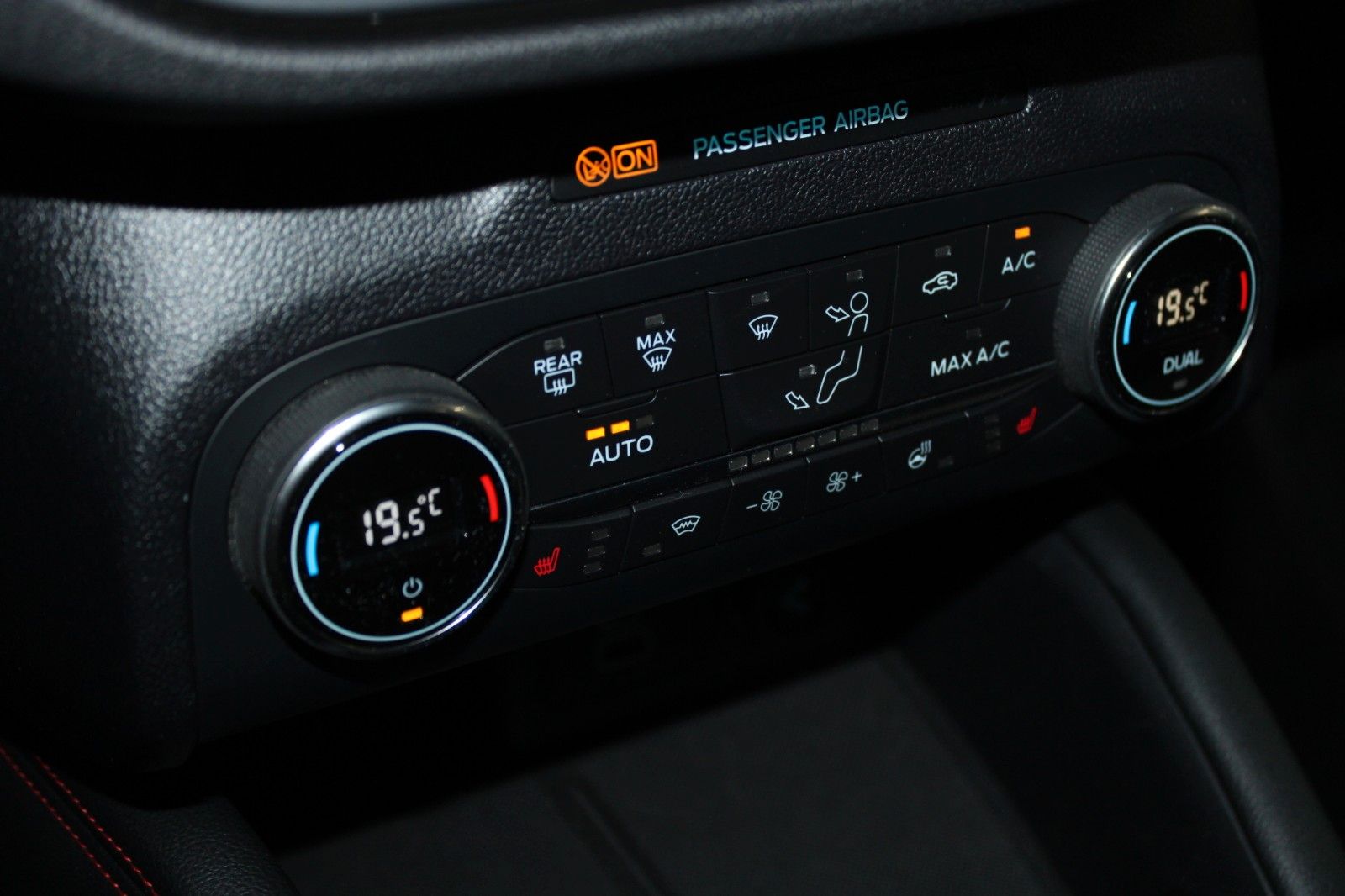 Fahrzeugabbildung Ford Kuga 2.5 PHEV ST-Line X LED B&O HUD ACC WinterP