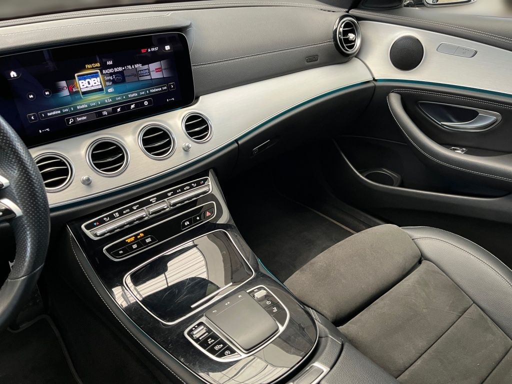 Fahrzeugabbildung Mercedes-Benz E 400 dT 4M AMG AHK Totwi. LED SHZ Sport Ambie.