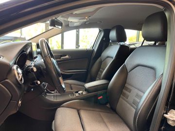Mercedes-Benz GLA 200 7G-DCT Style *NAVI*XENON*SHZ*TEMPOMAT*