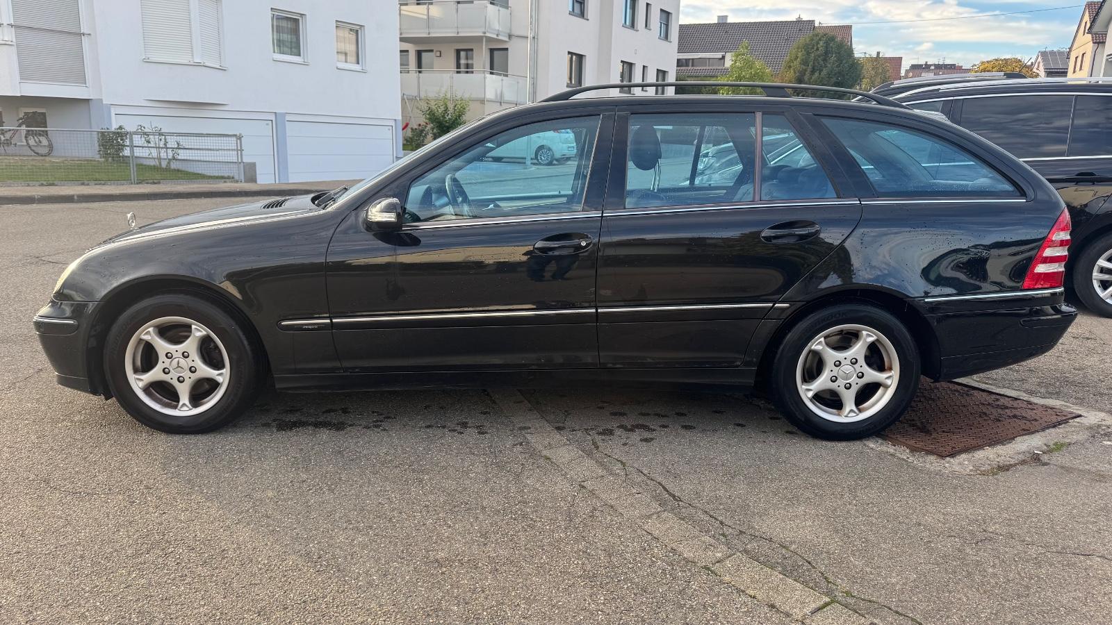 Mercedes-Benz C200 2005 — rear view