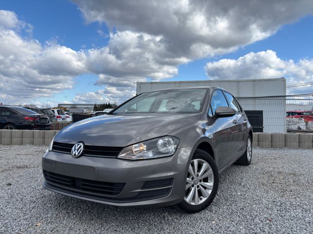 Volkswagen Golf VII Lim. Trendline ACC AHK