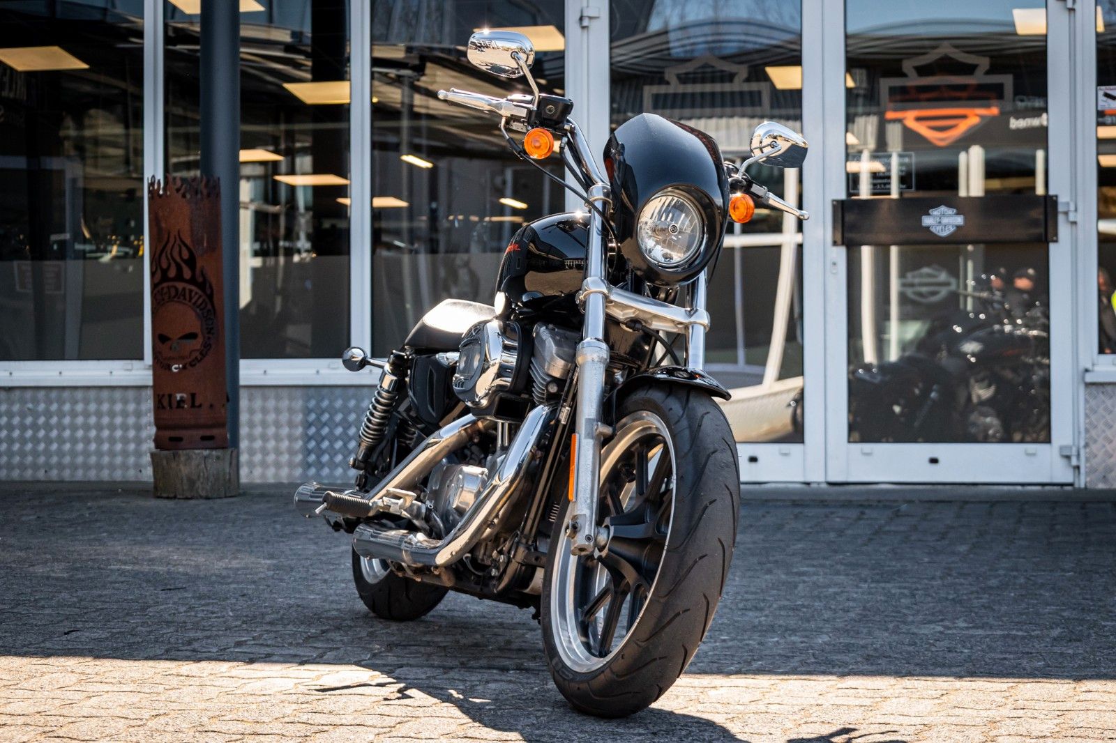 Fahrzeugabbildung Harley-Davidson XL883L SUPERLOW SPORTSTER - A2 TAUGLICH - FALCON