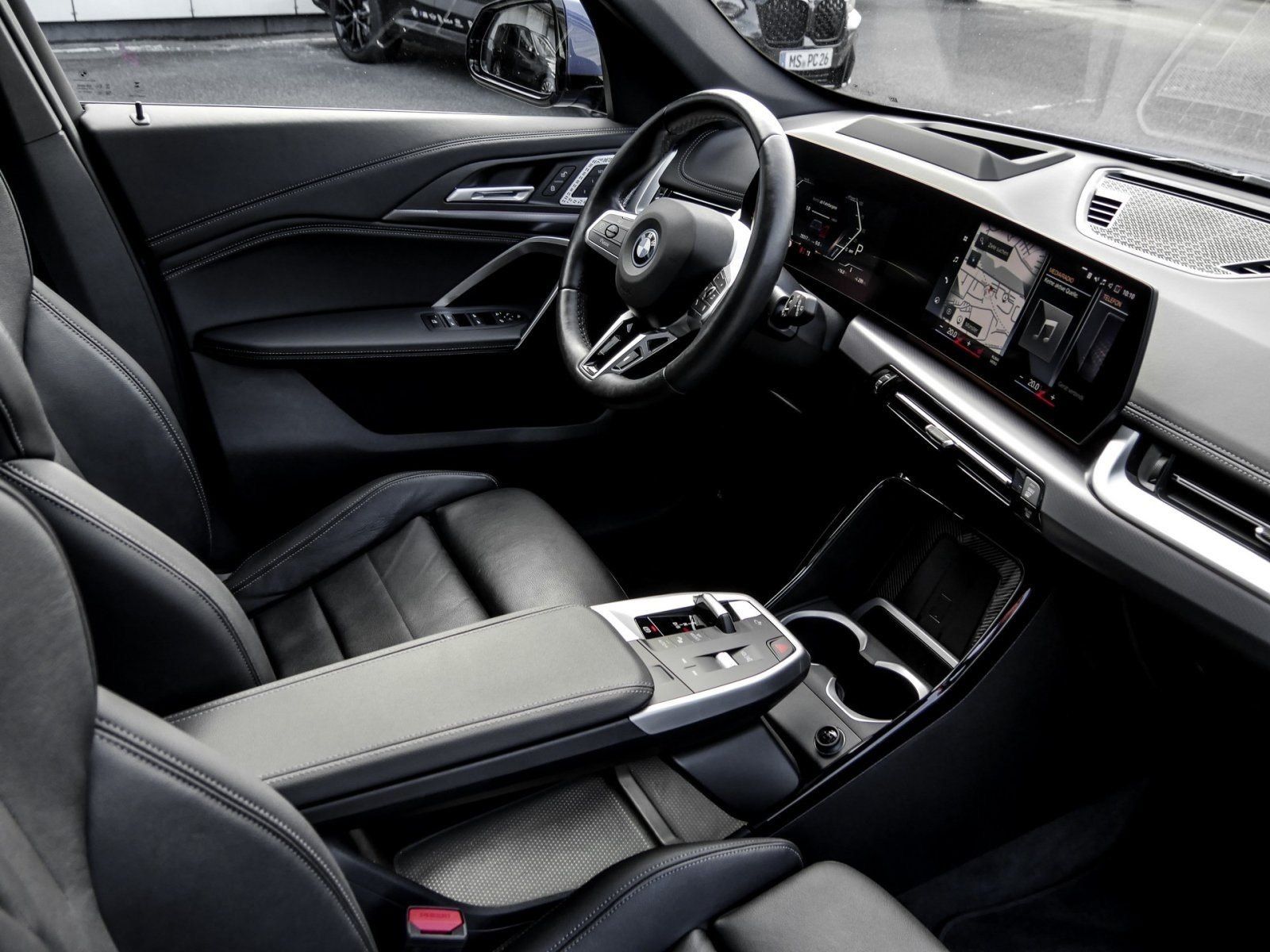 BMW iX1 xDrive30 M SPORT AHK HuD PANO H K DA PROF 36 foto 3