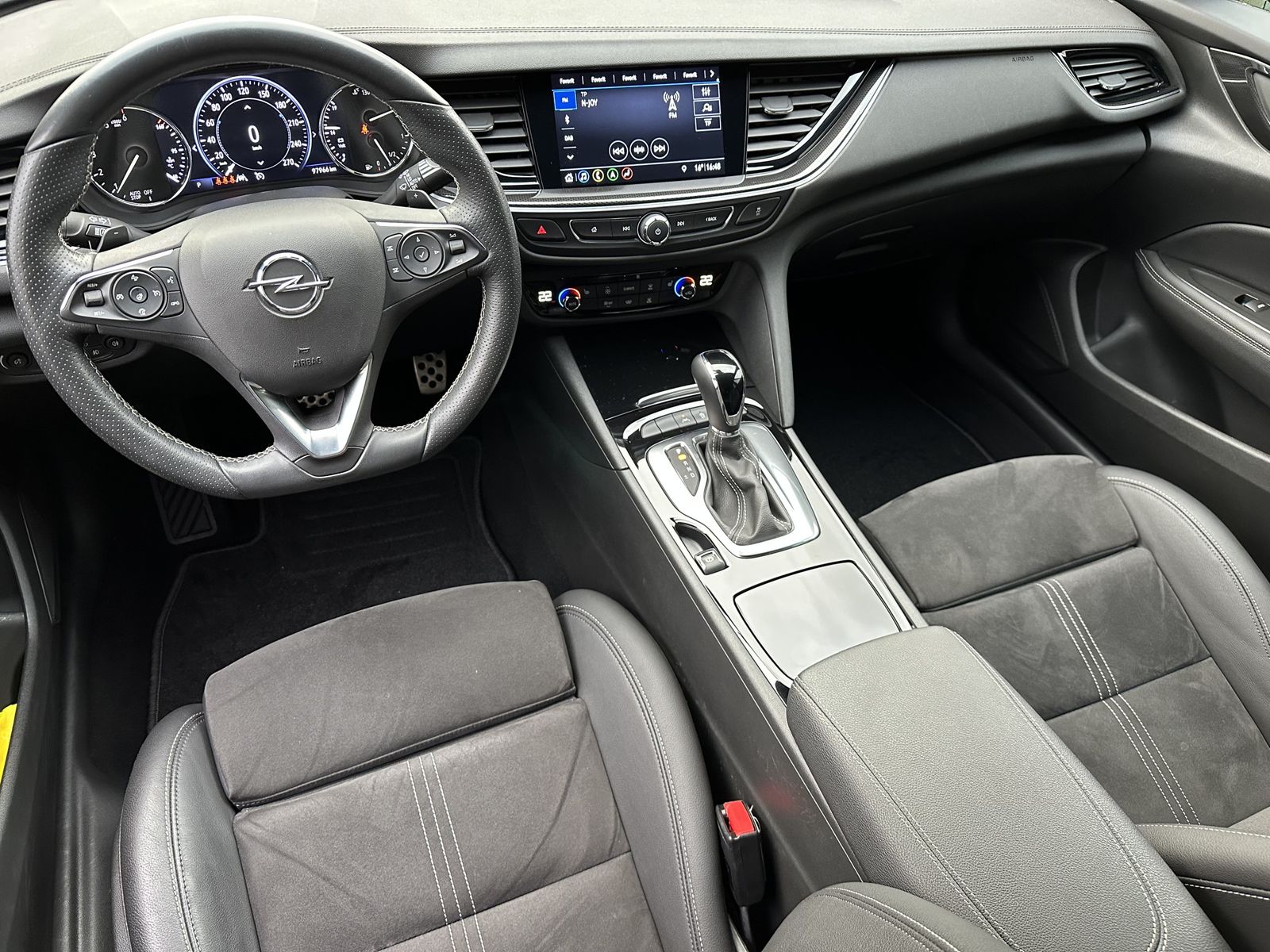 Fahrzeugabbildung Opel Insignia SpT 2.0 D Ultimate OPC+NAV+LED+AHK+20ZO