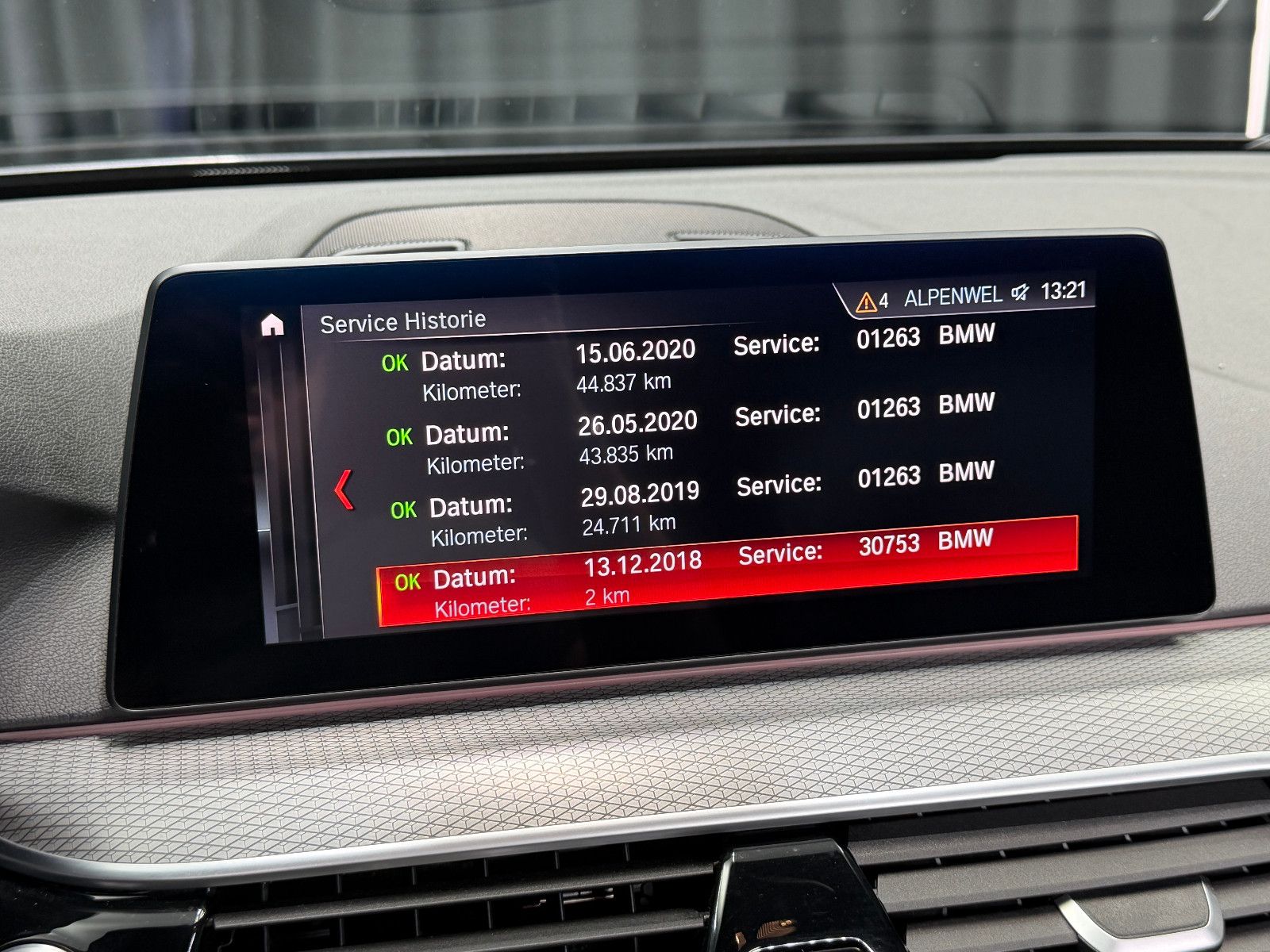 Fahrzeugabbildung BMW 540i Touring xDrive M Sport|HIFI|HuD|PANO|KEYLES