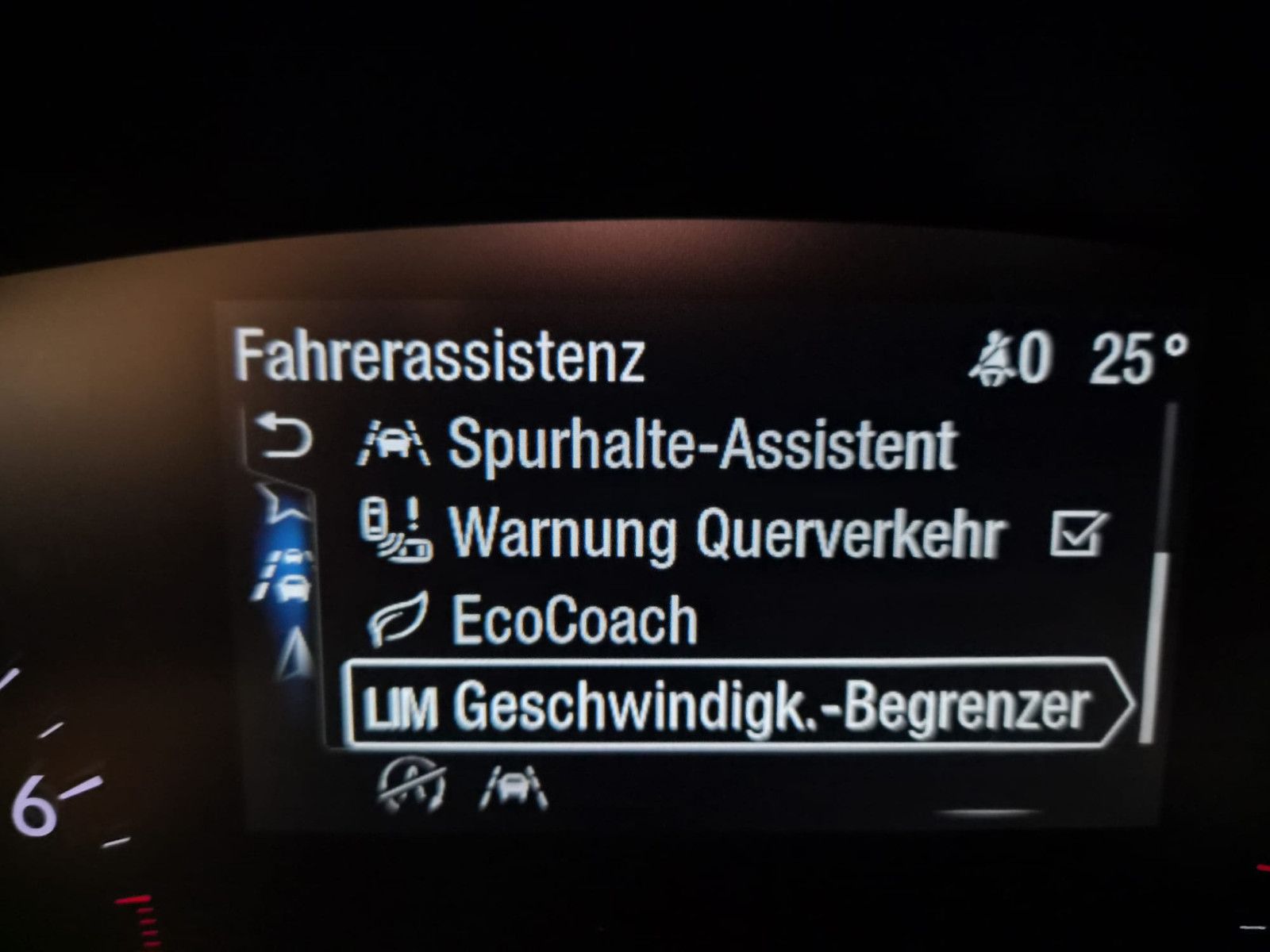 Fahrzeugabbildung Ford Focus Lim. ST-Line / NAVI / KAMERA /1. Hand