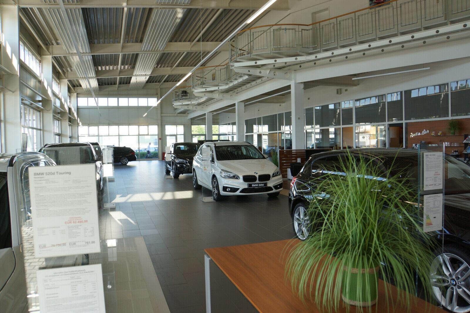 showroom-image-top