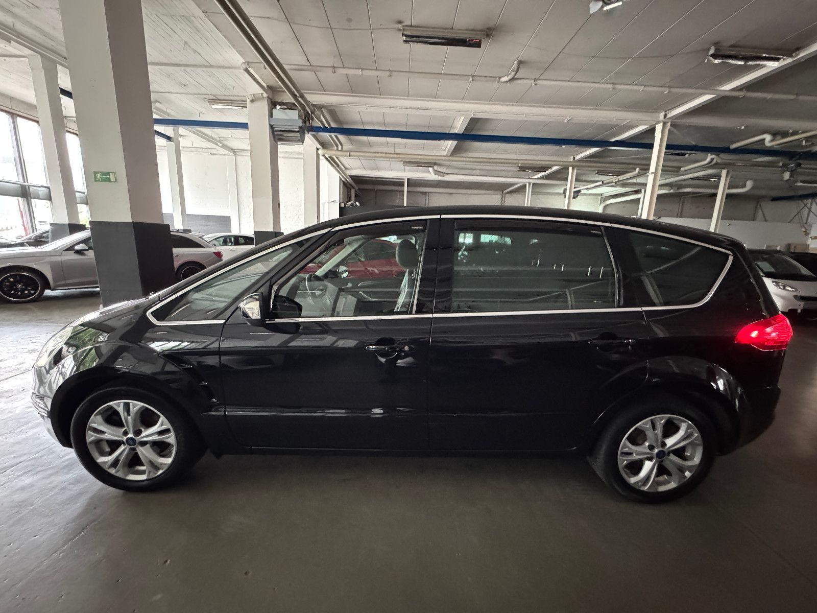 Fahrzeugabbildung Ford S-MAX AUTOMATIK SPORTPAKET TITANIUM X VOLL