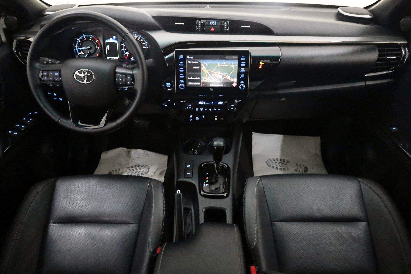 Fahrzeugabbildung Toyota Hilux 2.8 D-4D Invincible,Rollbügel,Rolo,ACC,AHK