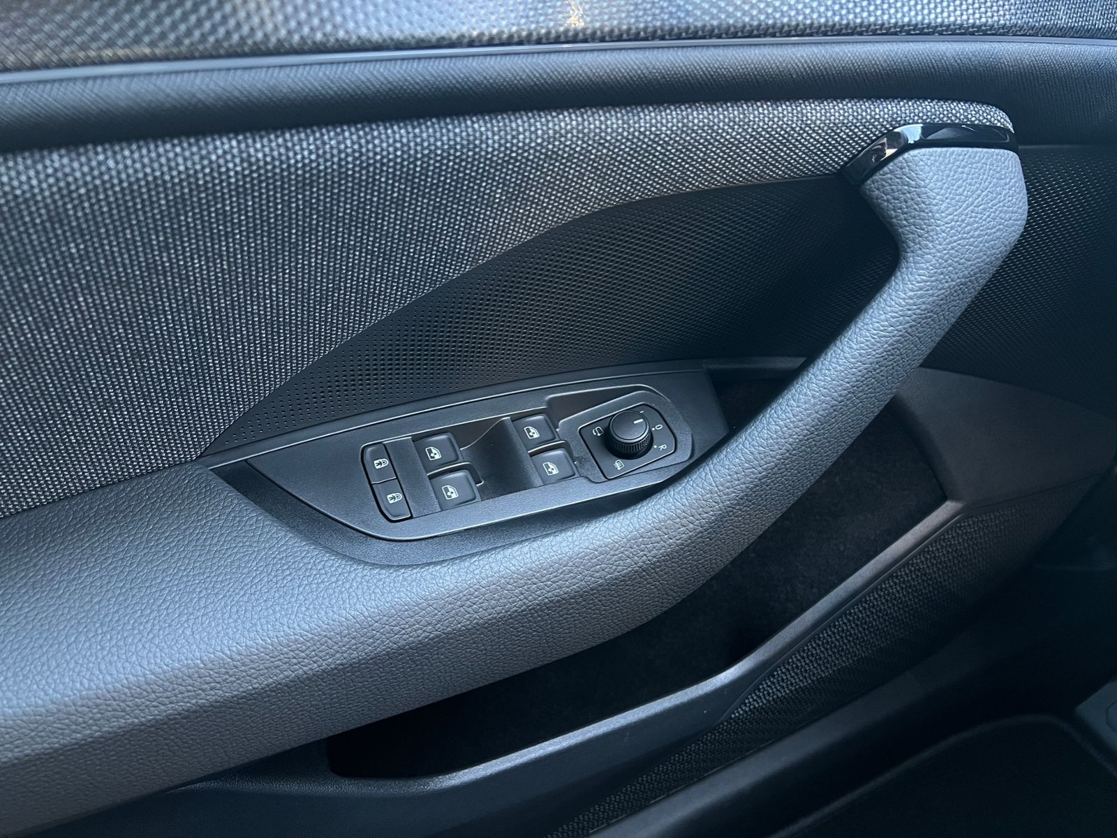 Fahrzeugabbildung SKODA Kodiaq Selection 2.0 TDI DSG *AHK,LED,Navi,Panor