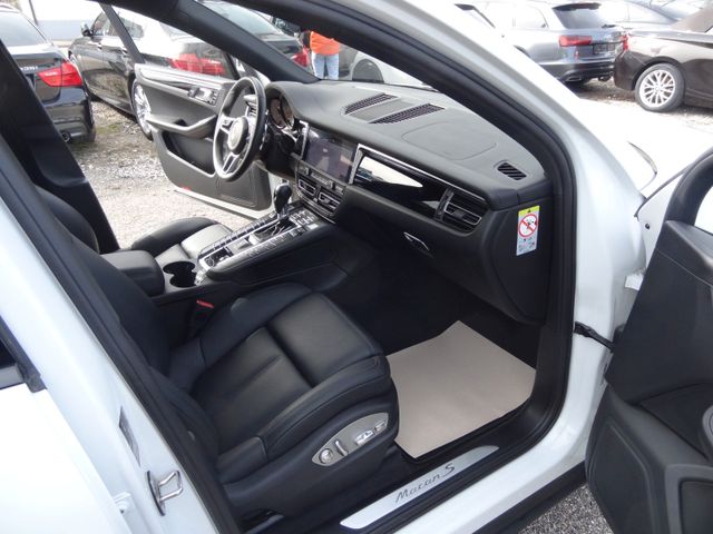 Fahrzeugabbildung Porsche Macan S/Luft/21-Zoll Turbo//Pano/1.Hd/14wegeSitz