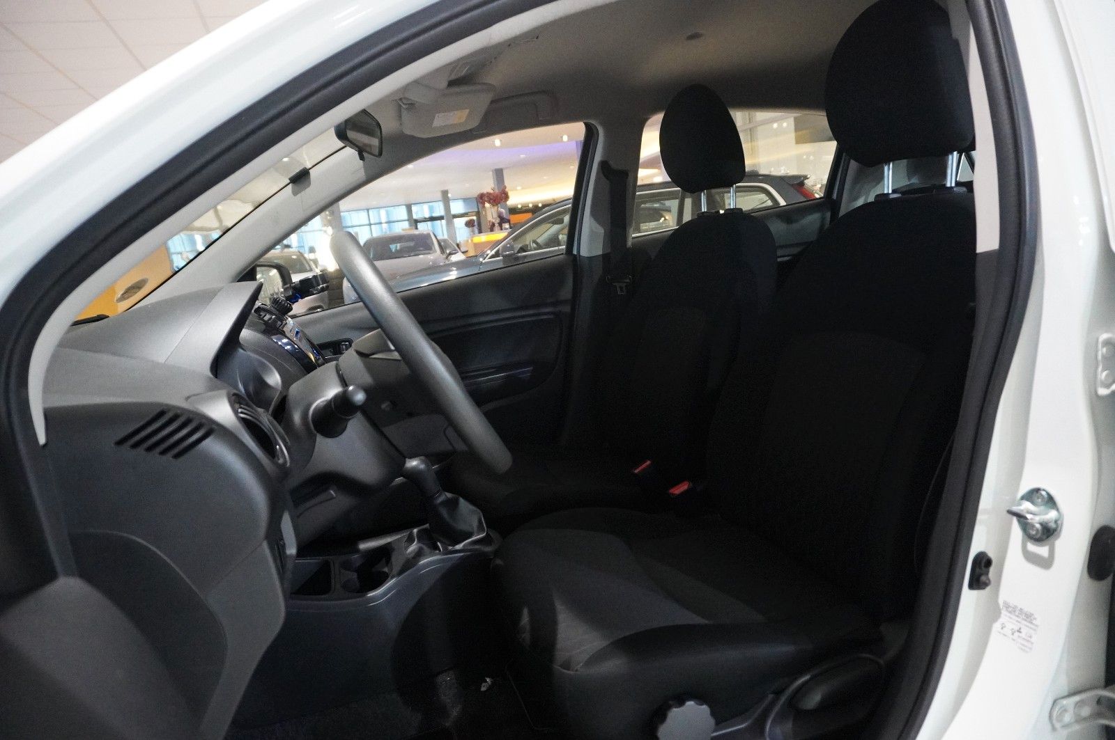 Fahrzeugabbildung Mitsubishi Space Star 1.2 SPIRIT 5-TÜR KLIMA/USB/NEBEL/AUX