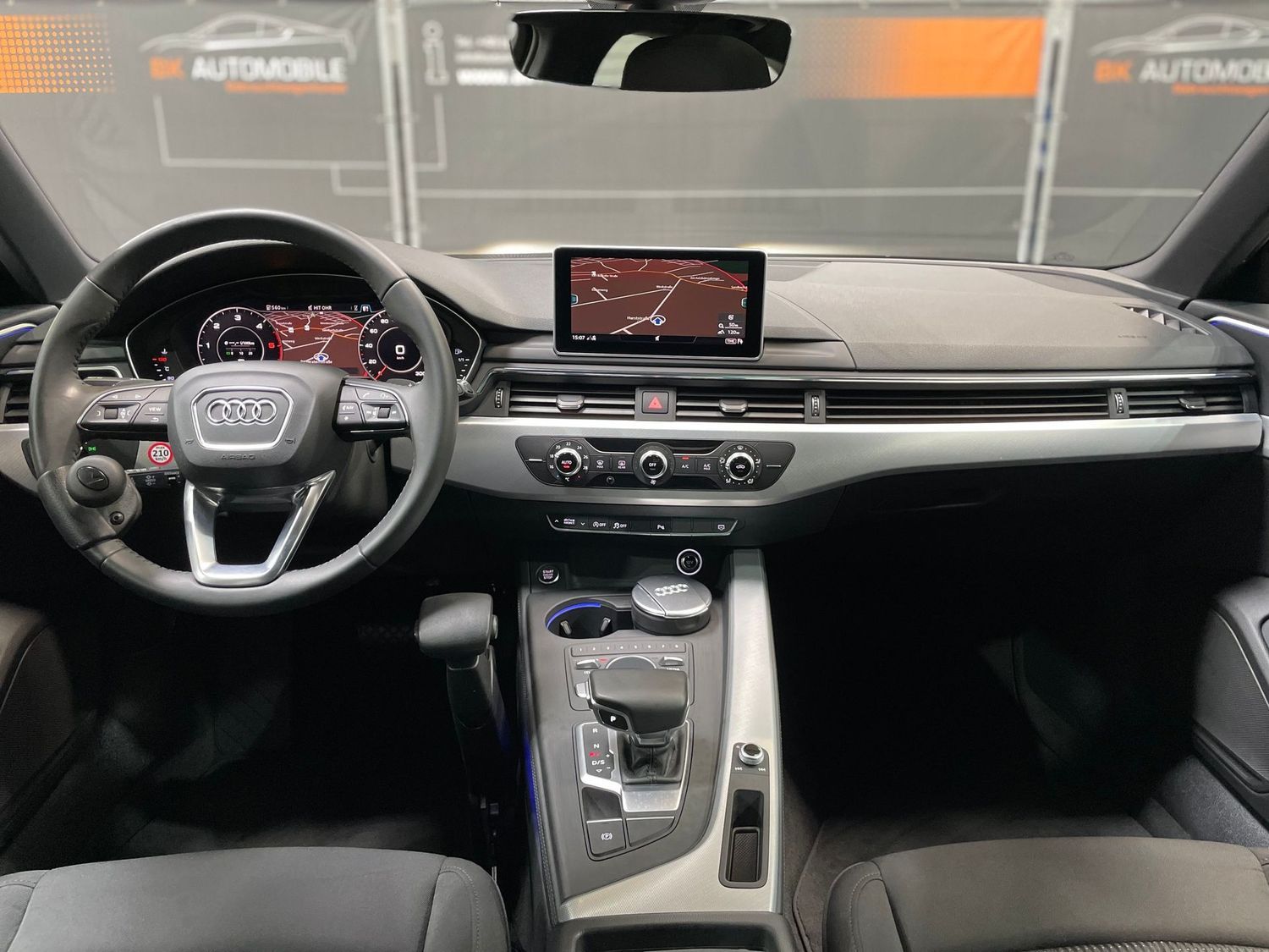 Fahrzeugabbildung Audi A4 Behinderteng. #Kamera#Matrix#ACC#Pano#Virtual