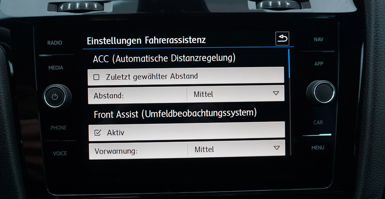 Fahrzeugabbildung Volkswagen Golf VII Variant R-line 4M,Navi,LED,SH,ACC,Kamer