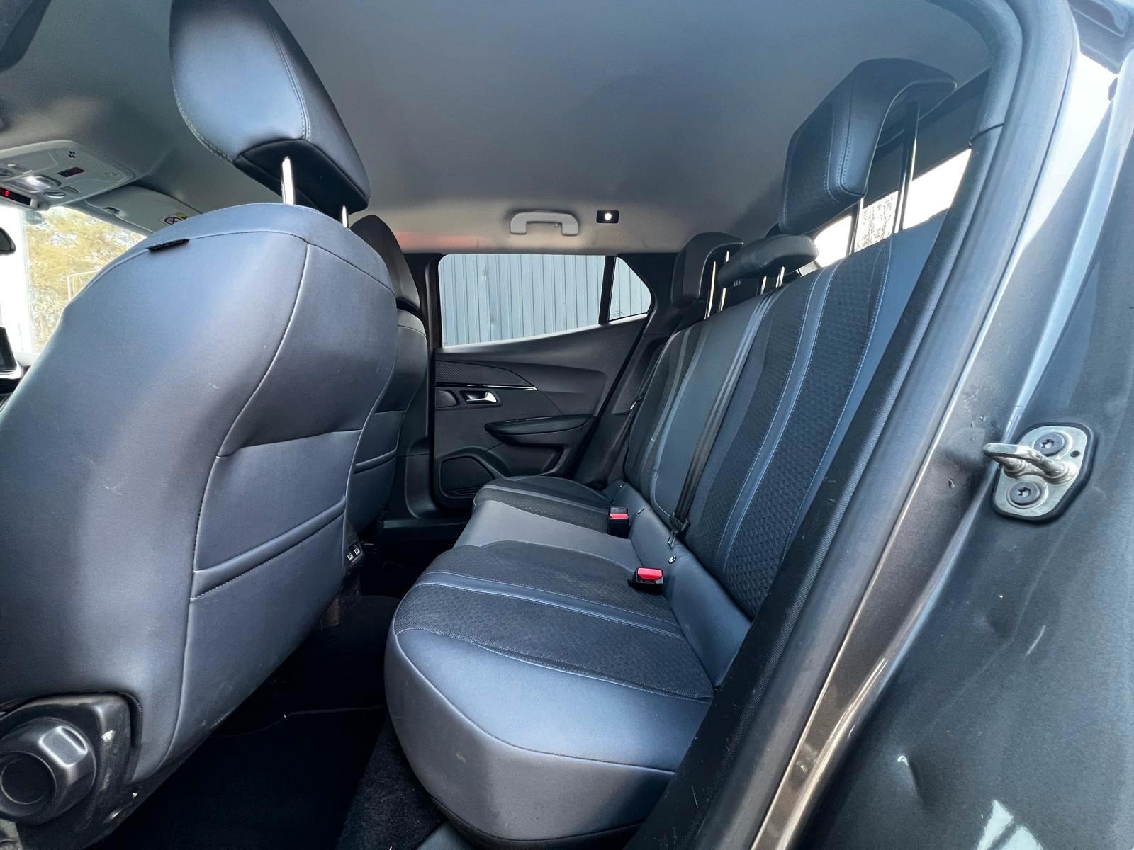 Peugeot 2008 PureTech 130 EAT8 Allure Pack