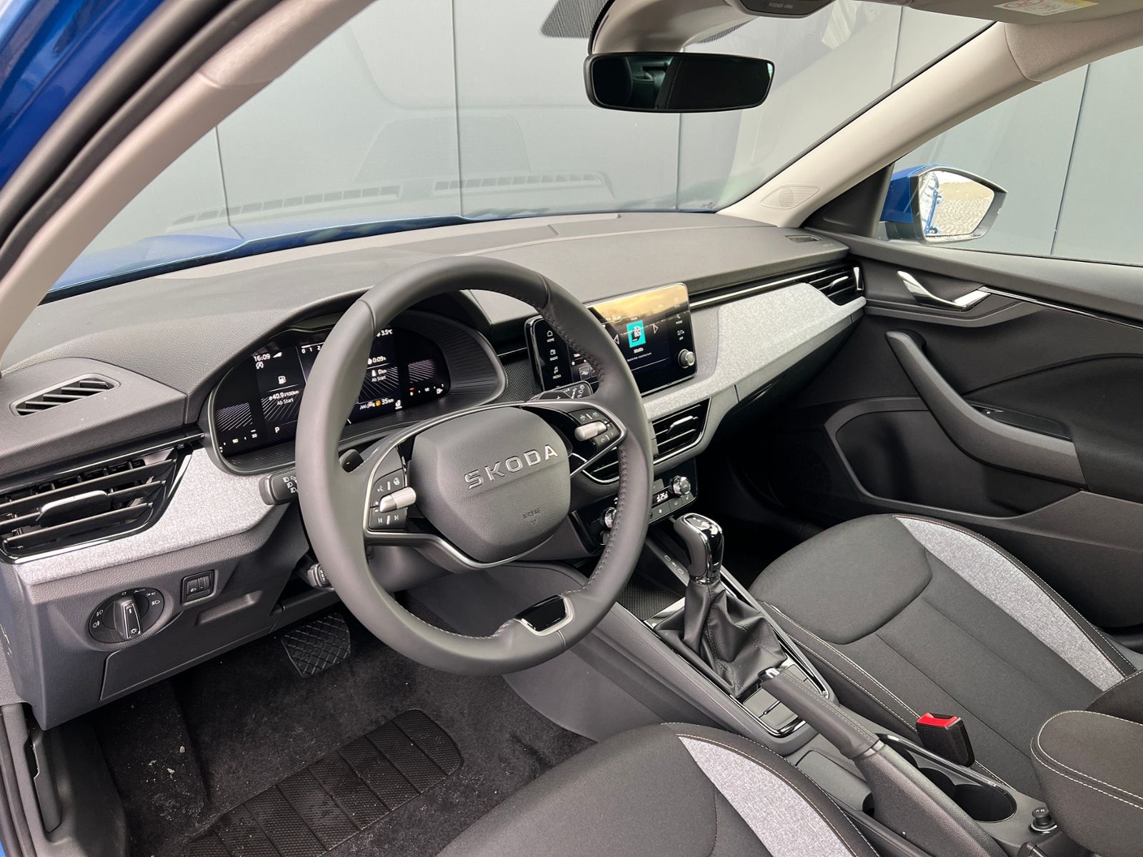 Fahrzeugabbildung SKODA Kamiq Selection 1.0 TSI DSG *Vorb. AHK, LED, ACC