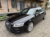 Audi A6 Avant 4.2 quattro - Audi A6 mit Benzin-Antrieb: Kombi, 2.4