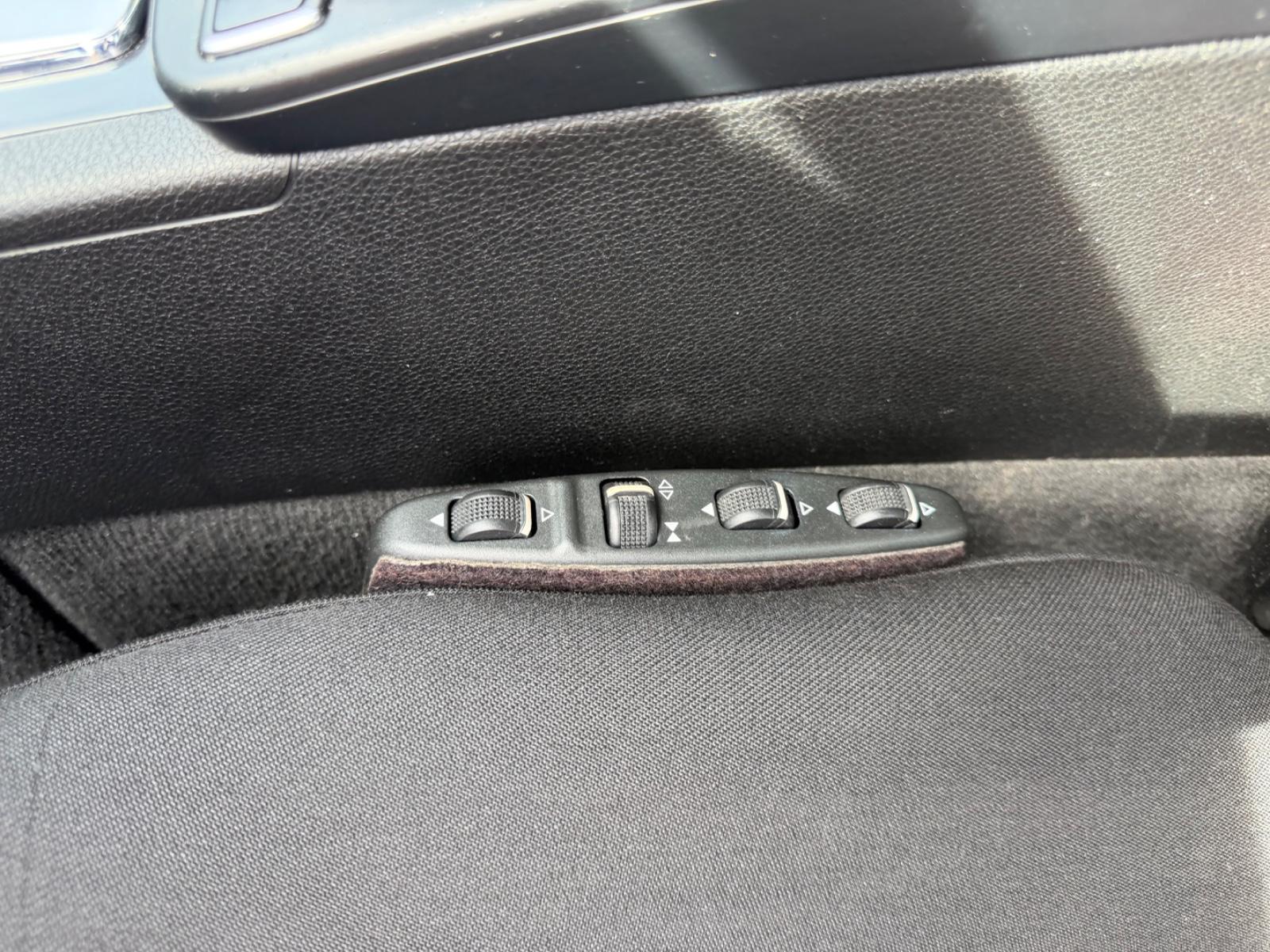Mercedes-Benz C200 2011 — photo 16