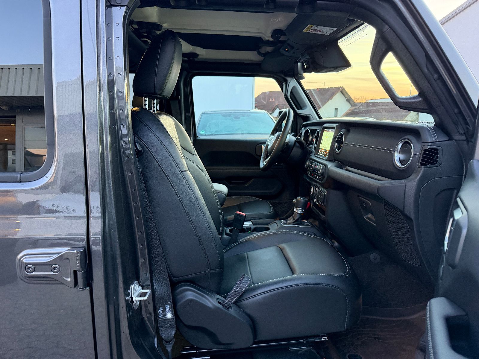 Fahrzeugabbildung Jeep Gladiator Overland 4WD/VOLL/NEUWAGENZUSTAND/