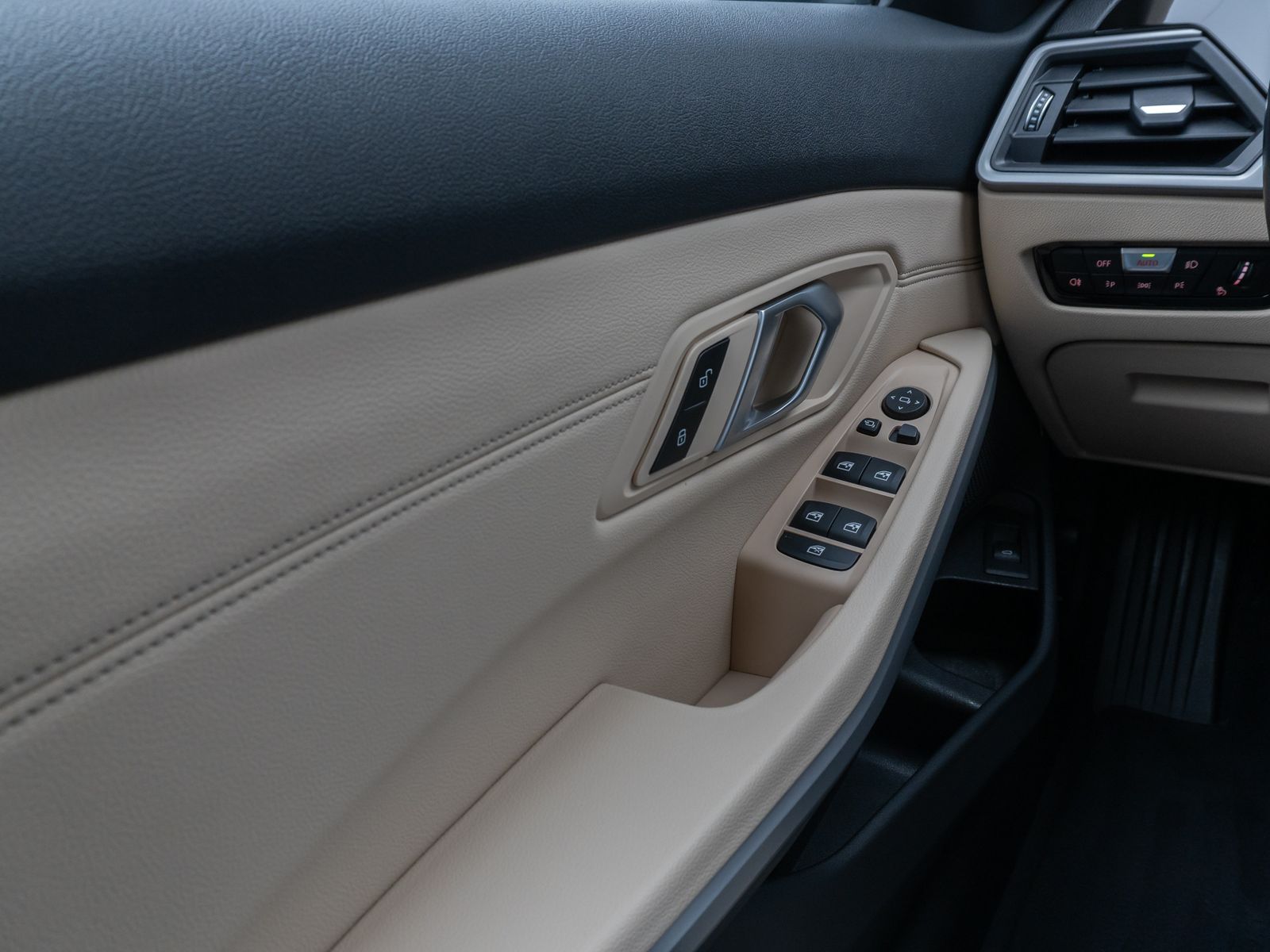 Fahrzeugabbildung BMW 320d xD CockPit+ Lenkrhzg Lordos Stndhz PDC AHK