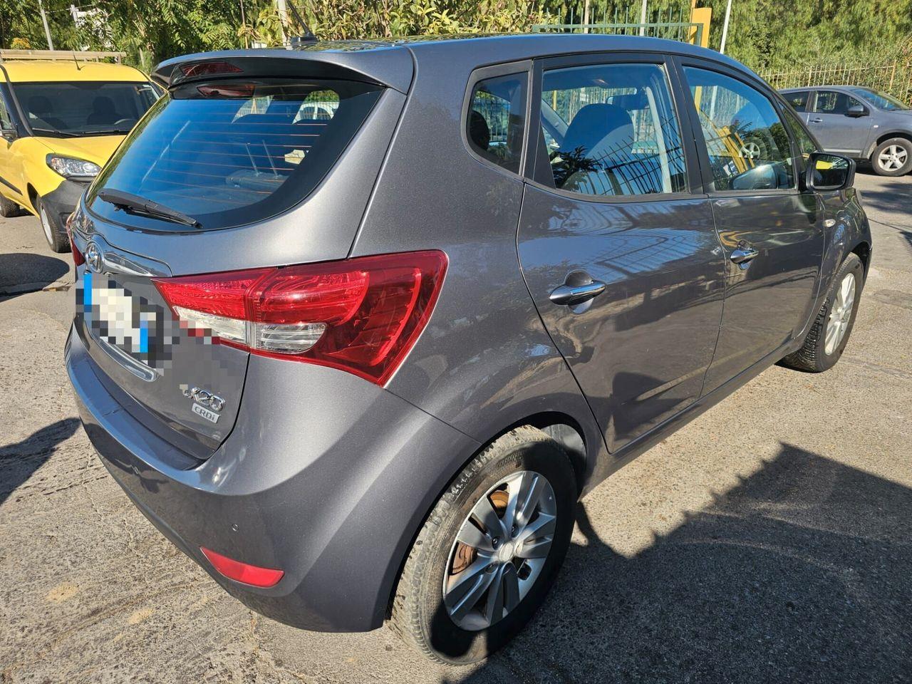 Hyundai ix20 2015 — interior