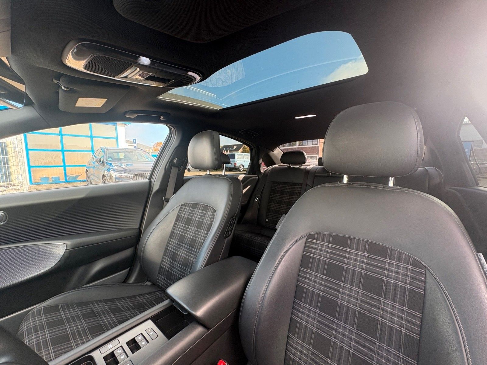 Fahrzeugabbildung Hyundai IONIQ 6 First Edition Elektro
