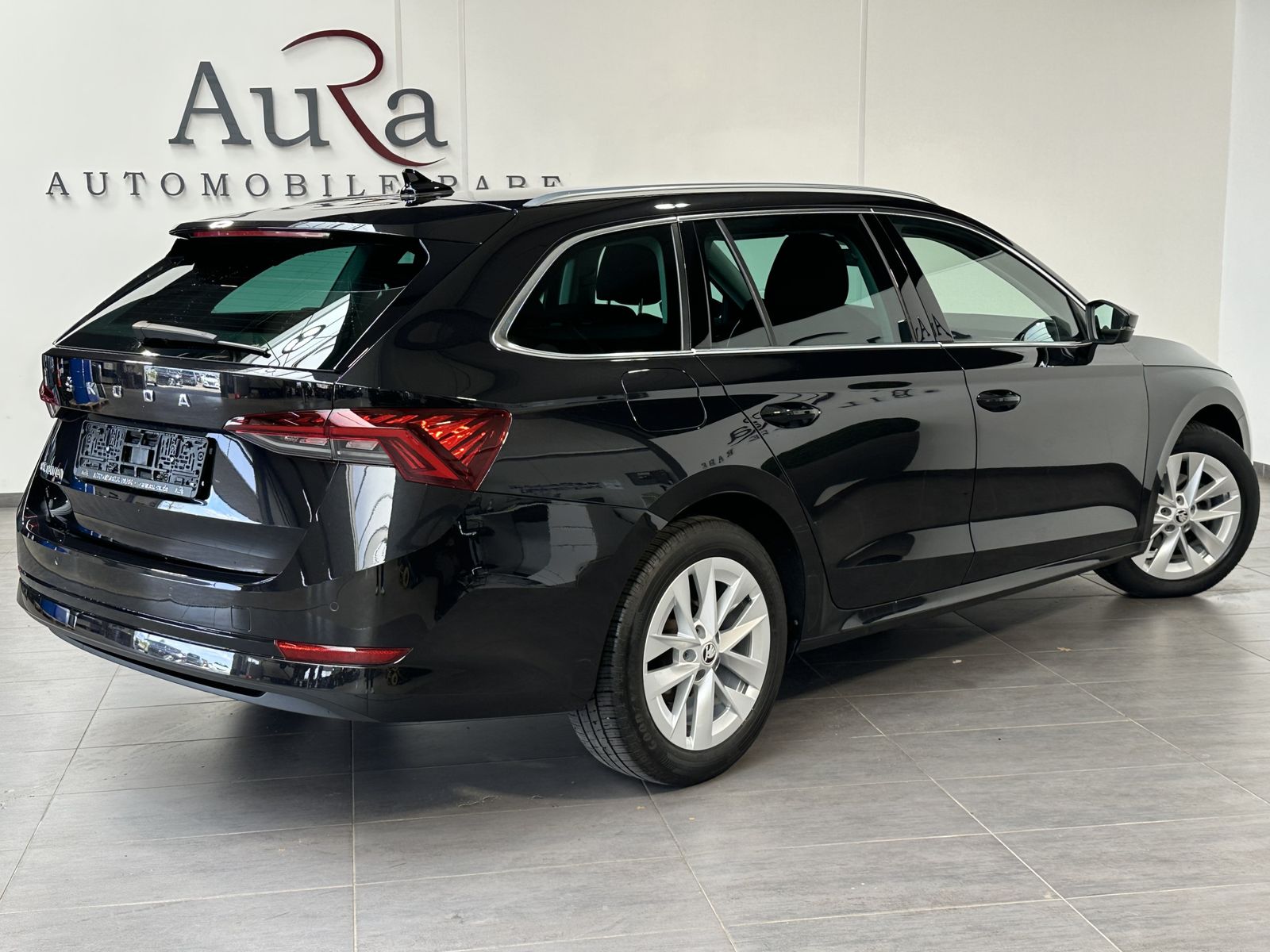 Fahrzeugabbildung SKODA Octavia Combi 2.0 TDI DSG Style NAV+LED+HEAD-UP