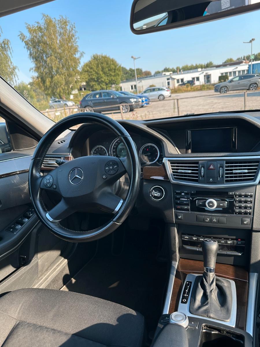 Mercedes-Benz E 220 CDI Aut. BlueEFFICIENCY Wartungsfrei AHK