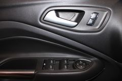 Fahrzeugabbildung Ford Kuga 2,0 TDCi 2x4 Titanium NAVI Kamera WinterPak