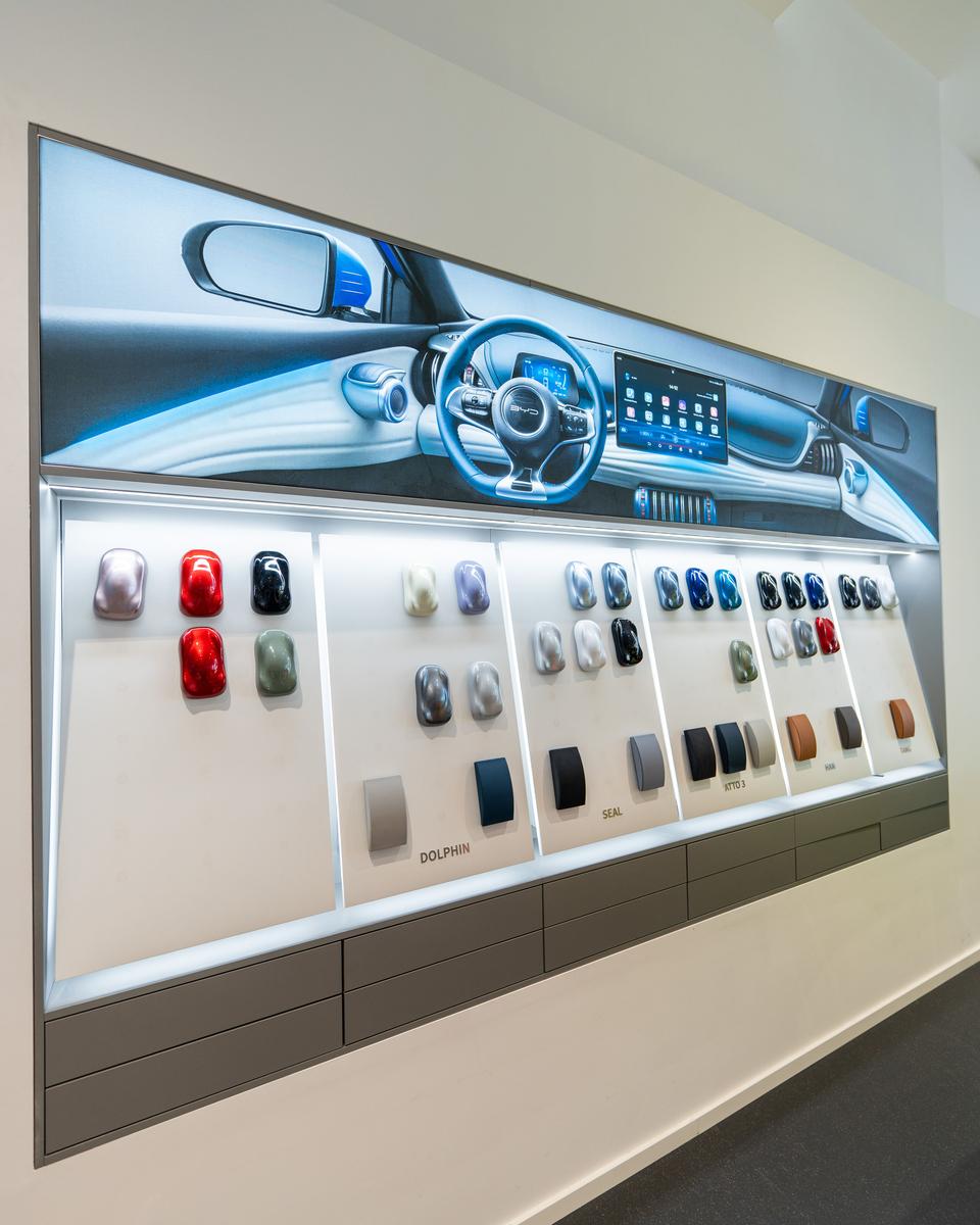 showroom-image-top