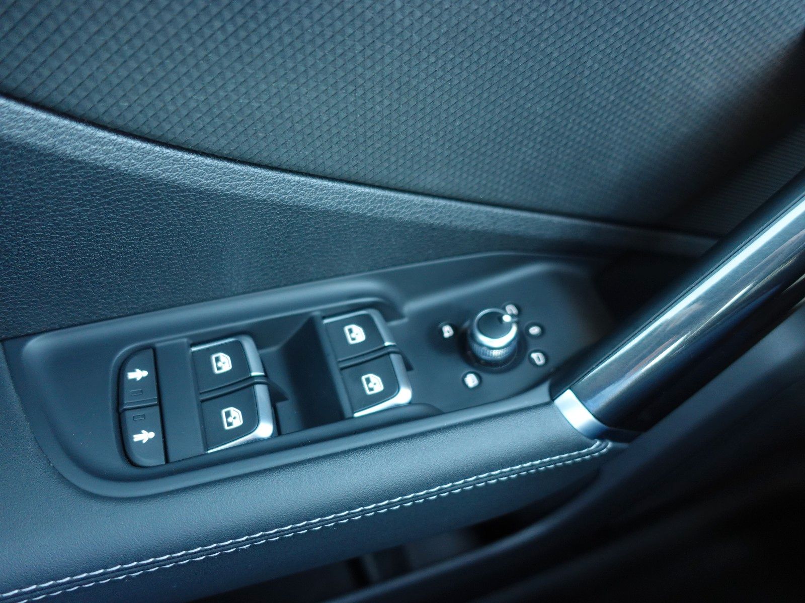 Fahrzeugabbildung Audi Q2 35 TFSI S tronic S line AHK/SONOS/19"LMR/....