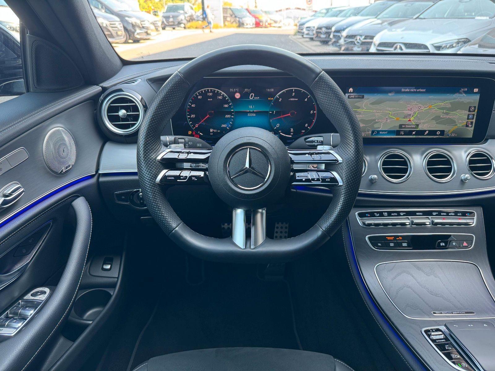 Fahrzeugabbildung Mercedes-Benz E 400d 4M AMG+Burm+Pano+AHK+Distr+Memory+Night