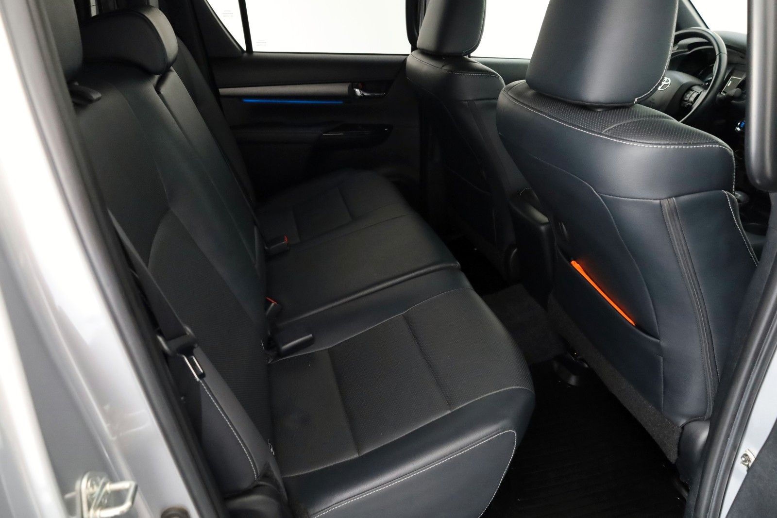 Fahrzeugabbildung Toyota Hilux 2.8 D-4D Invincible, CarPlay, HardTop, AHK