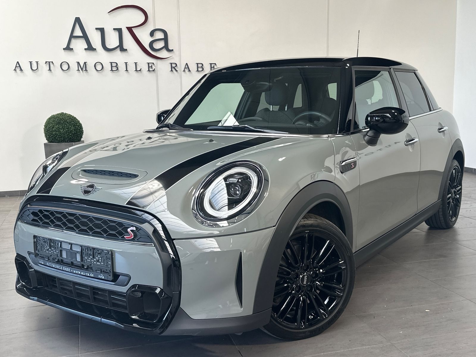 Fahrzeugabbildung MINI Cooper S Aut. Classic Trim NAV+LED+KEYLESS