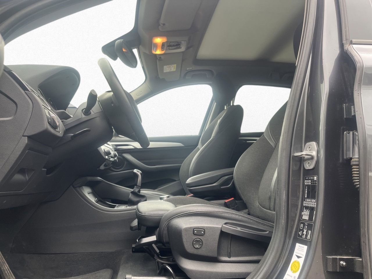 BMW X1 xDrive18d Pano,SportSi,SHZ,HiFi,PDC,HiFi,DAB foto 14