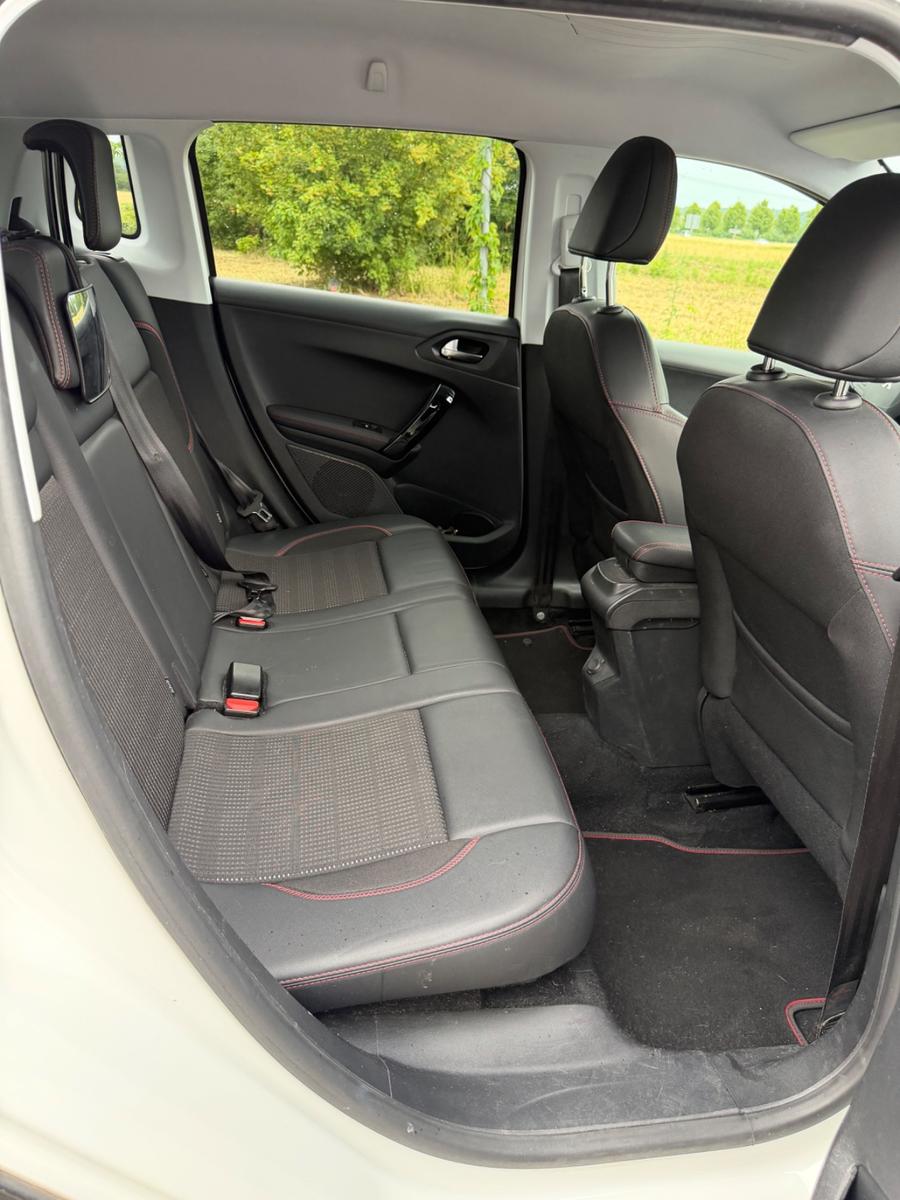 Peugeot 2008 GT-Line Edition PureTech 110 EAT6 GT-Li...