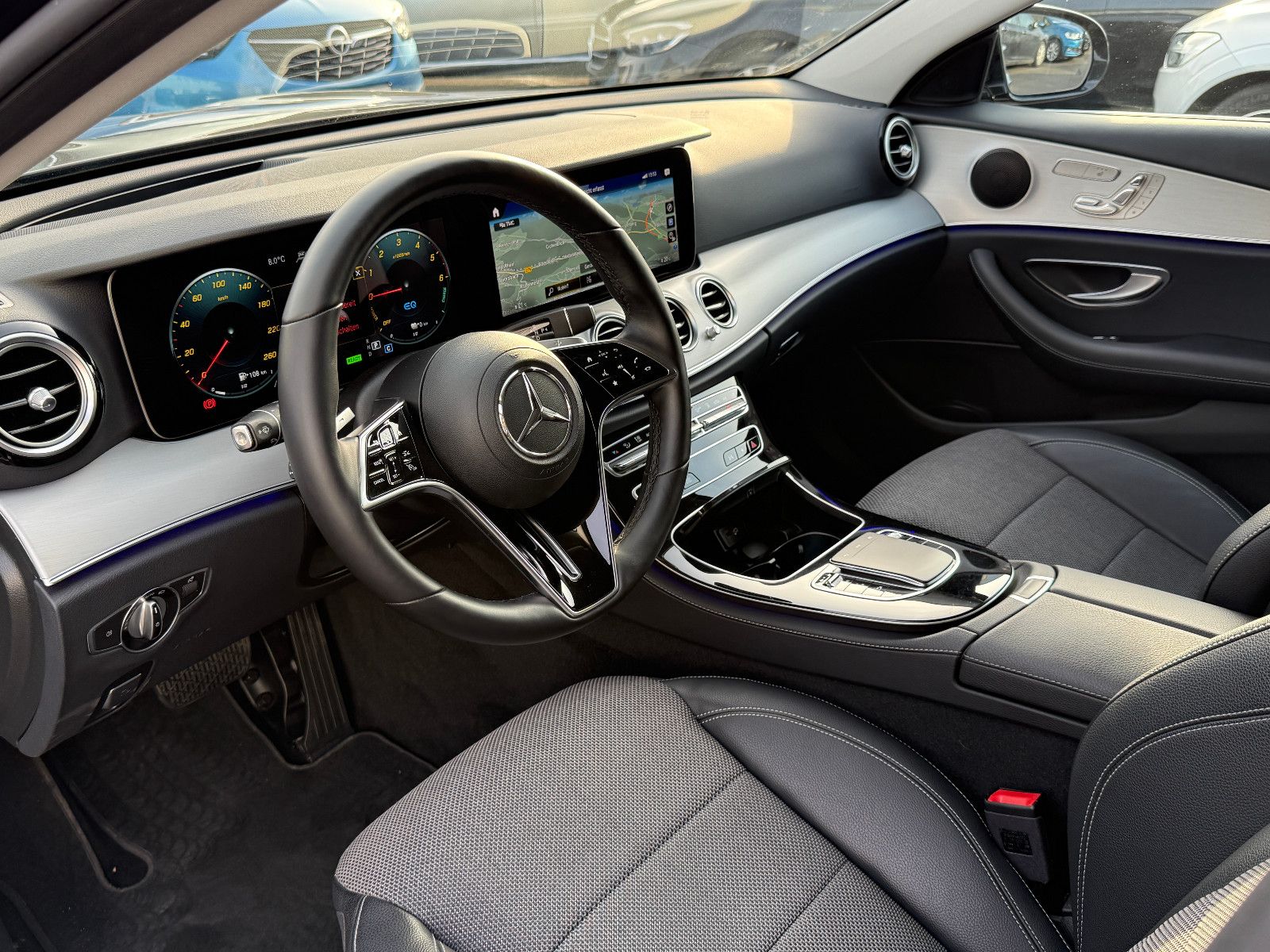 Fahrzeugabbildung Mercedes-Benz E 300de T Avg ACC HUD Keyless-Go Memory Kamera