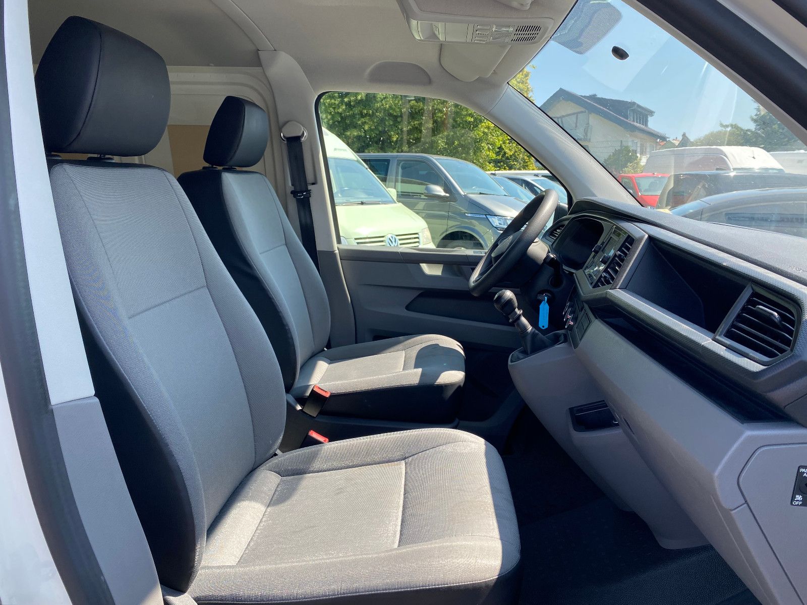 Fahrzeugabbildung Volkswagen T6.1 Transporter 2.0 TDI DAB Seitenwindassistent